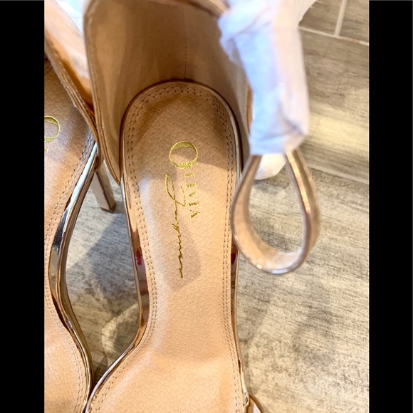 Gold Heels - Picture 5 of 12